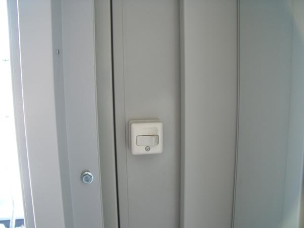 埼玉県花園インター店/展示場の中古ユニットハウス・プレハブ・コンテナハウスCT-32JG(2.16坪)の各設備のスイッチ