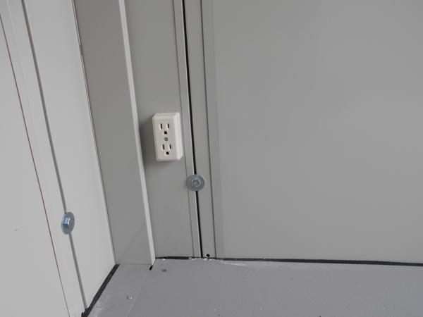 茨城県鹿嶋店/展示場の中古ユニットハウス・プレハブ・コンテナハウスCT-32J(2.16坪)の各設備のコンセント