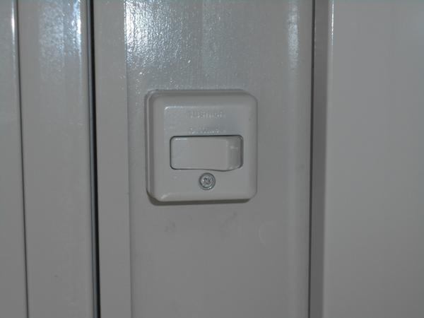 京都府宇治出張所/展示場の中古ユニットハウス・プレハブ・コンテナハウスCT-32J(2.16坪)の各設備のスイッチ