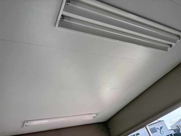 石川県小松店/展示場の中古ユニットハウス・プレハブ・コンテナハウスCT-32J(2.16坪)の各設備の照明器具