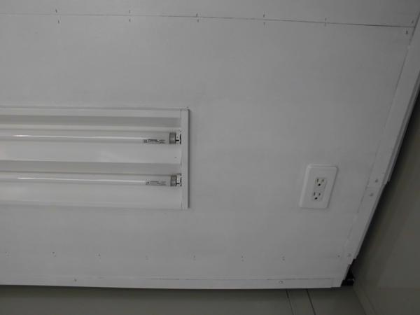 鹿児島県鹿児島出張所/展示場の中古ユニットハウス・プレハブ・コンテナハウスCT-32J(2.16坪)の各設備のコンセント