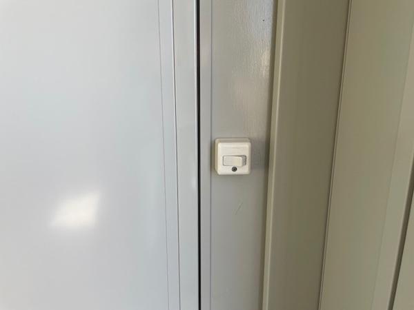 栃木県鹿沼店/展示場の中古ユニットハウス・プレハブ・コンテナハウスCT-41J(2.83坪)の各設備のスイッチ