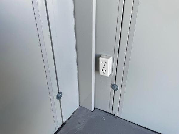 栃木県鹿沼店/展示場の中古ユニットハウス・プレハブ・コンテナハウスCT-32J(2.16坪)の各設備のコンセント