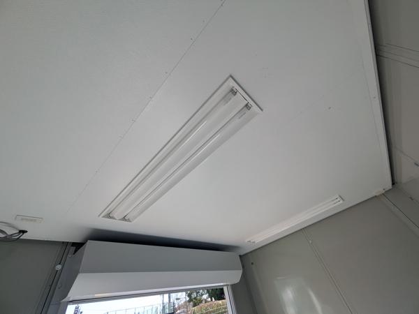 愛媛県松山出張所/総合展示場の中古ユニットハウス・プレハブ・コンテナハウスCT-32J(2.16坪)の各設備の照明器具