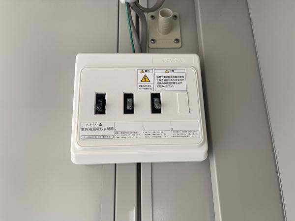 香川県丸亀店/展示場の中古ユニットハウス・プレハブ・コンテナハウスCT-32J(2.16坪)の各設備の分電盤