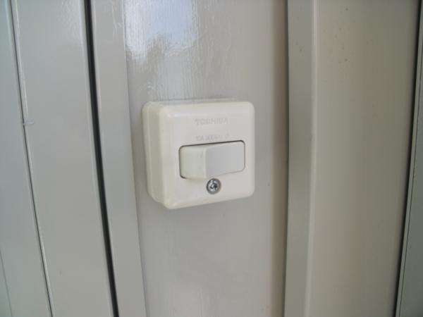 埼玉県花園インター店/展示場の中古ユニットハウス・プレハブ・コンテナハウスCT-41J(2.83坪)の各設備のスイッチ