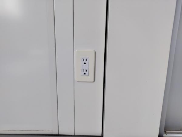 茨城県小美玉店/展示場の中古ユニットハウス・プレハブ・コンテナハウス57MS1(15.66坪)の各設備のコンセント