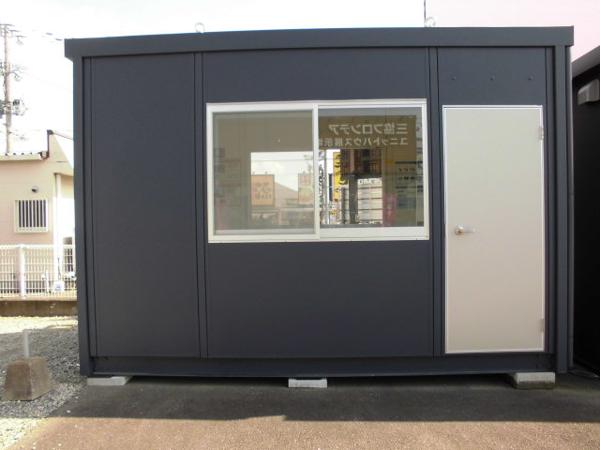福岡県太宰府店/展示場の新棟ユニットハウス・プレハブ・コンテナハウス38MSL(2.43坪)の本体の外観
