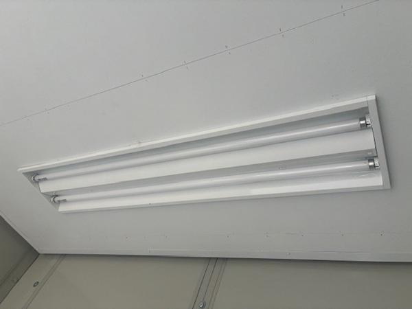 岩手県宮古店/展示場の中古ユニットハウス・プレハブ・コンテナハウスCT-32J(2.16坪)の各設備の照明器具