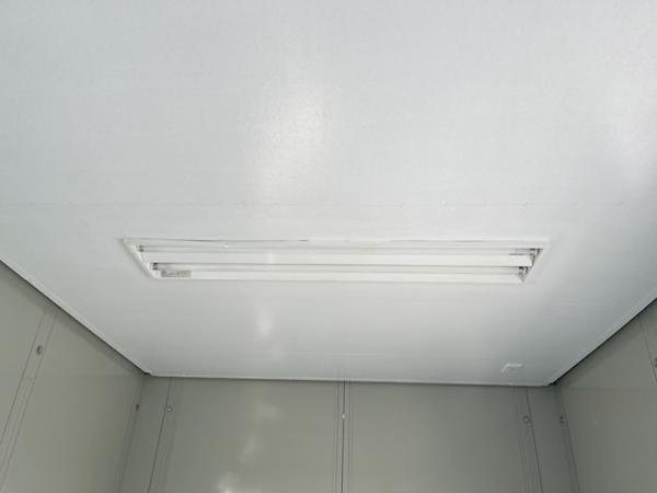 福岡県朝倉店/展示場の中古ユニットハウス・プレハブ・コンテナハウスCT-41J(2.83坪)の各設備の照明器具