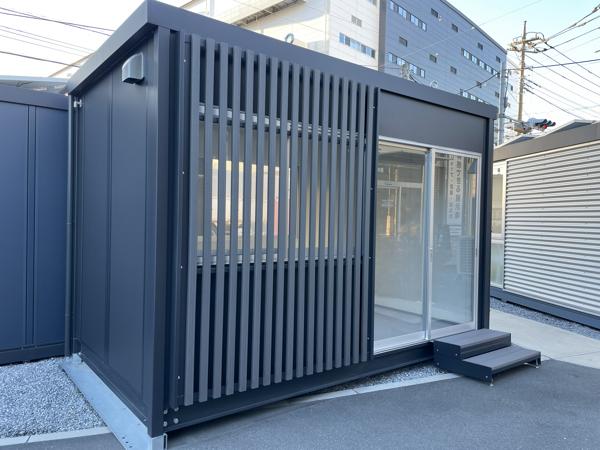 埼玉県草加店/展示場の新棟ユニットハウス・プレハブ・コンテナハウス38MSL(2.43坪)の本体の外観