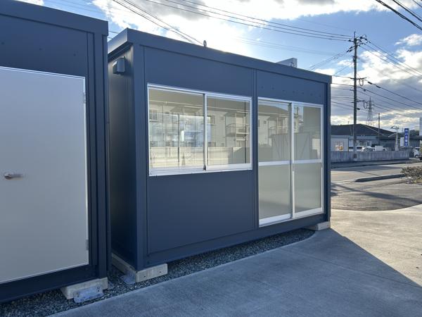鹿児島県薩摩川内店/展示場の新棟ユニットハウス・プレハブ・コンテナハウス38MSL(2.43坪)の本体の外観