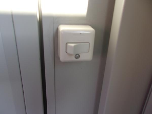 宮城県仙台営業所/展示場の中古ユニットハウス・プレハブ・コンテナハウスCT-32J(2.16坪)の各設備のスイッチ