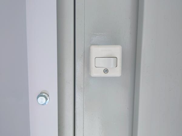 北海道帯広店/展示場の中古ユニットハウス・プレハブ・コンテナハウスCT-32JG(2.16坪)の各設備のスイッチ