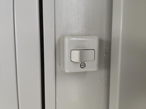 静岡県藤枝店/展示場の中古ユニットハウス・プレハブ・コンテナハウスCT-32J(2.16坪)の各設備のスイッチ