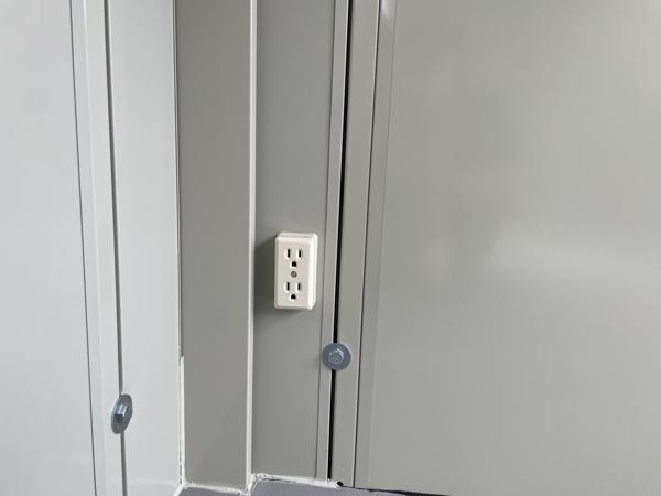 埼玉県草加店/展示場の中古ユニットハウス・プレハブ・コンテナハウスCT-32J(2.16坪)の各設備のコンセント
