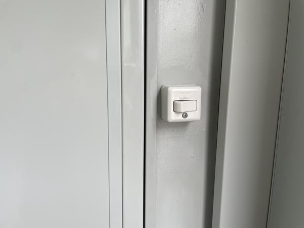 埼玉県草加店/展示場の中古ユニットハウス・プレハブ・コンテナハウスCT-32J(2.16坪)の各設備のスイッチ