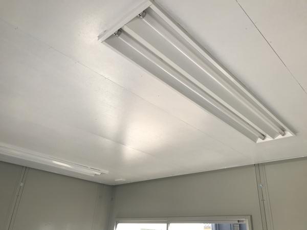 熊本県熊本出張所/熊本菊陽総合展示場の中古ユニットハウス・プレハブ・コンテナハウスCT-32J(2.16坪)の各設備の照明器具