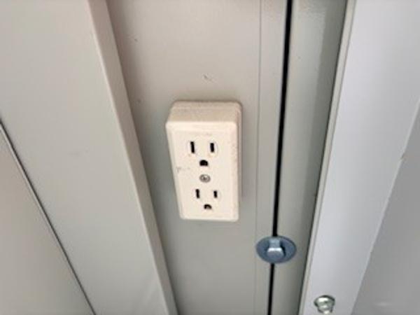 静岡県富士店/展示場の中古ユニットハウス・プレハブ・コンテナハウスCT-32JG(2.16坪)の各設備のコンセント