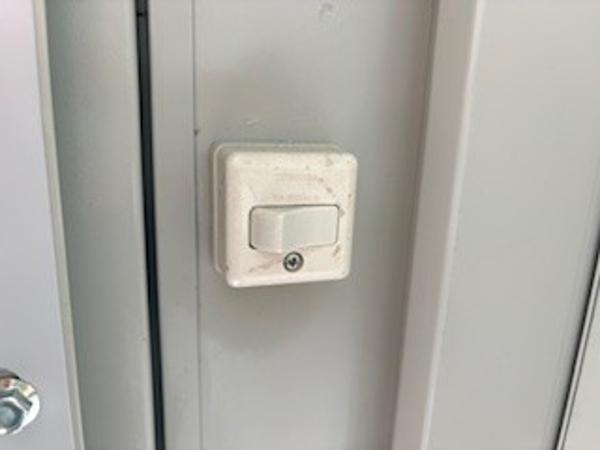 静岡県富士店/展示場の中古ユニットハウス・プレハブ・コンテナハウスCT-32JG(2.16坪)の各設備のスイッチ