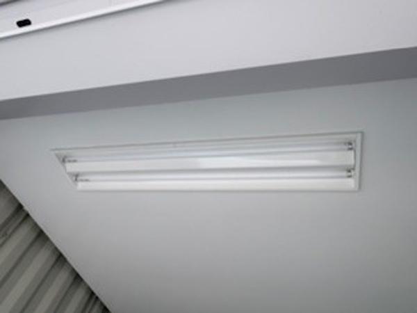 静岡県富士店/展示場の中古ユニットハウス・プレハブ・コンテナハウスCT-32JG(2.16坪)の各設備の照明器具