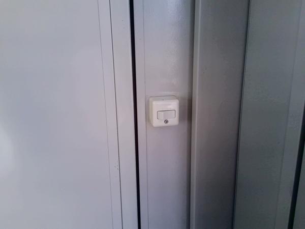 岐阜県岐阜営業所/総合展示場の中古ユニットハウス・プレハブ・コンテナハウスCT-32J(2.16坪)の各設備のスイッチ