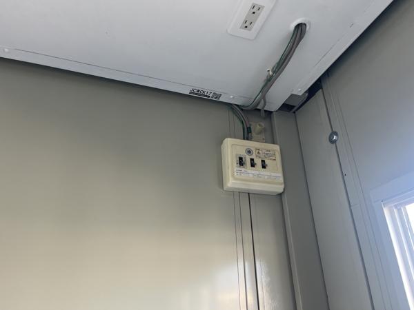 熊本県宇土店/展示場の中古ユニットハウス・プレハブ・コンテナハウスCT-32J(2.17坪)の各設備のスイッチ