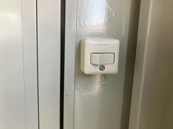 埼玉県本庄店/展示場の中古ユニットハウス・プレハブ・コンテナハウスCT-41J(2.16坪)の各設備のスイッチ