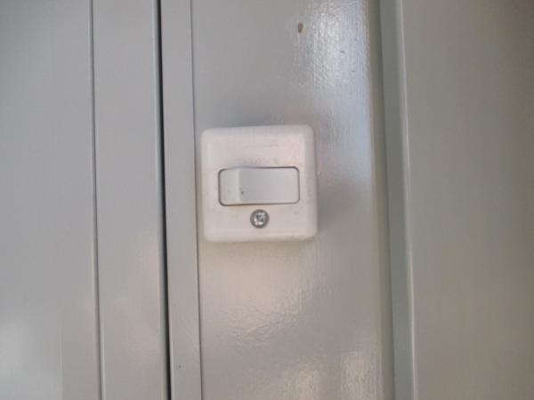 埼玉県加須店/展示場の中古ユニットハウス・プレハブ・コンテナハウスCT-41J(2.83坪)の各設備のスイッチ