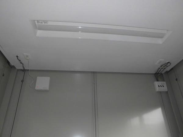 福岡県太宰府店/展示場の中古ユニットハウス・プレハブ・コンテナハウスCT-41J(2.85坪)の各設備の照明器具
