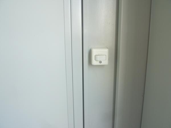 青森県八戸店/展示場の中古ユニットハウス・プレハブ・コンテナハウスCT-41J(2.83坪)の各設備のスイッチ