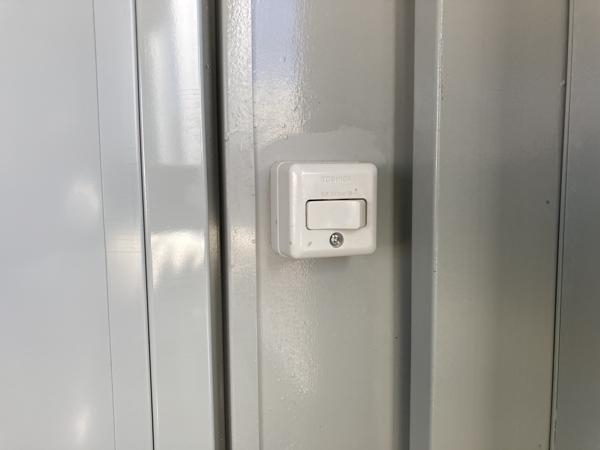 愛知県一宮店/展示場の中古ユニットハウス・プレハブ・コンテナハウスCT-41J(2.83坪)の各設備のスイッチ