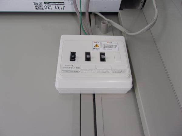 宮城県仙台営業所/展示場の中古ユニットハウス・プレハブ・コンテナハウスCT-41J(2.83坪)の各設備の分電盤
