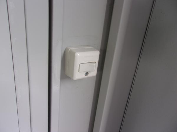 宮城県仙台営業所/展示場の中古ユニットハウス・プレハブ・コンテナハウスCT-41J(2.83坪)の各設備のスイッチ