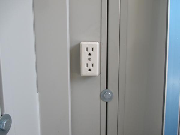 埼玉県加須店/展示場の中古ユニットハウス・プレハブ・コンテナハウスCT-41J(2.83坪)の各設備のコンセント