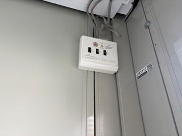 兵庫県伊丹店/展示場の中古ユニットハウス・プレハブ・コンテナハウスCT-41J(2.83坪)の各設備の分電盤