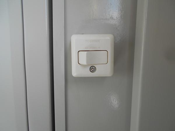 福島県いわき四倉店/展示場の中古ユニットハウス・プレハブ・コンテナハウスCT-32J(2.16坪)の各設備のスイッチ
