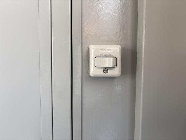 埼玉県川越店/展示場の中古ユニットハウス・プレハブ・コンテナハウスCT-41J(2.83坪)の各設備のスイッチ