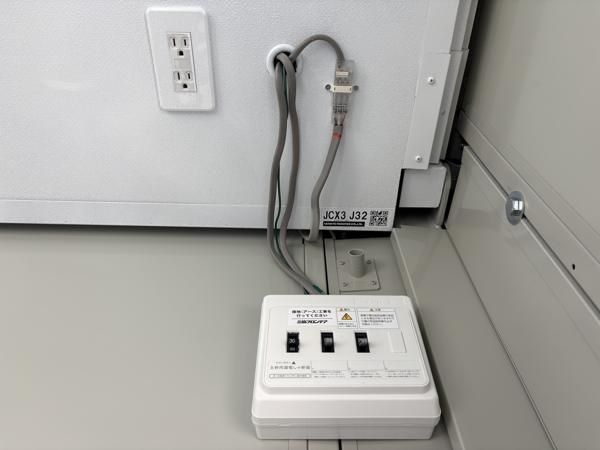 埼玉県川越店/展示場の中古ユニットハウス・プレハブ・コンテナハウスCT-32J(2.16坪)の各設備の分電盤