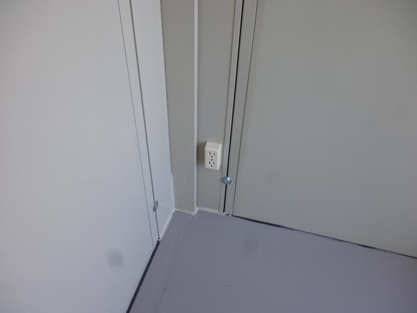 東京都日野店/展示場の中古ユニットハウス・プレハブ・コンテナハウスCT-32J(2.16坪)の各設備のコンセント