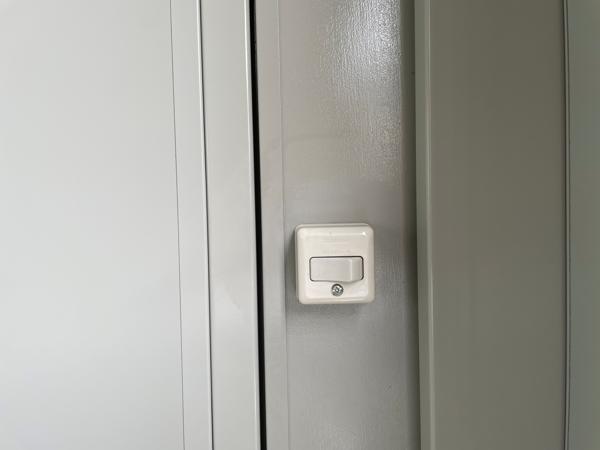 埼玉県草加店/展示場の中古ユニットハウス・プレハブ・コンテナハウスCT-32J(2.16坪)の各設備のスイッチ