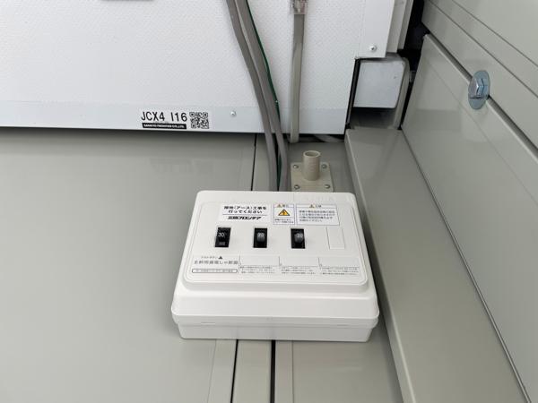 埼玉県草加店/展示場の中古ユニットハウス・プレハブ・コンテナハウスCT-32J(2.16坪)の各設備の分電盤
