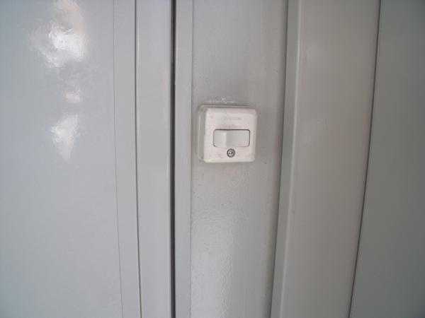 埼玉県花園インター店/展示場の中古ユニットハウス・プレハブ・コンテナハウスCT-32J(2.16坪)の各設備のスイッチ