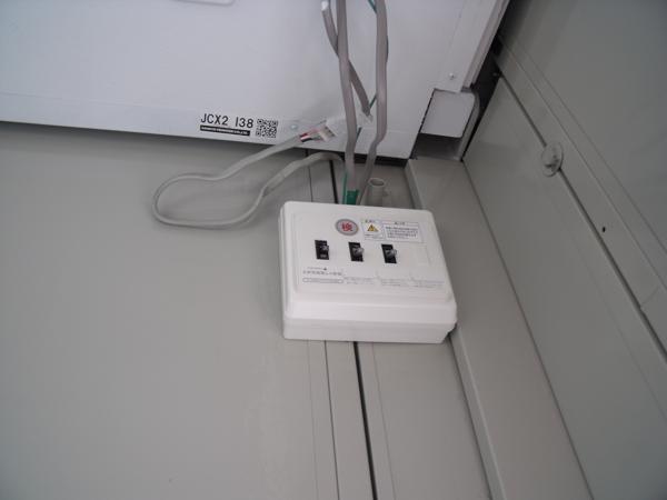 埼玉県花園インター店/展示場の中古ユニットハウス・プレハブ・コンテナハウスCT-32J(2.16坪)の各設備の分電盤