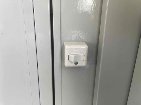 熊本県熊本店/展示場の中古ユニットハウス・プレハブ・コンテナハウスCT-32J(2.16坪)の各設備のスイッチ