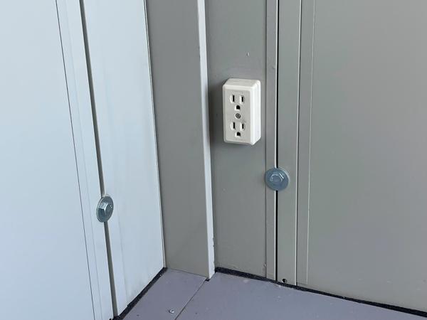 神奈川県厚木店/展示場の中古ユニットハウス・プレハブ・コンテナハウスCT-32J(2.16坪)の各設備のコンセント