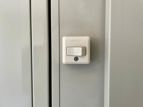 埼玉県草加店/展示場の中古ユニットハウス・プレハブ・コンテナハウスCT-41J(2.83坪)の各設備のスイッチ