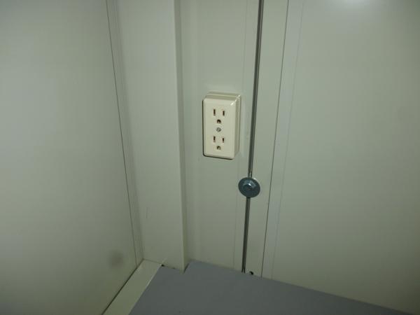 東京都日野店/展示場の中古ユニットハウス・プレハブ・コンテナハウスCT-54J(7.79坪)の各設備のコンセント