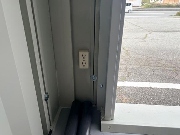 山梨県笛吹一宮店/展示場の中古ユニットハウス・プレハブ・コンテナハウス波板付き