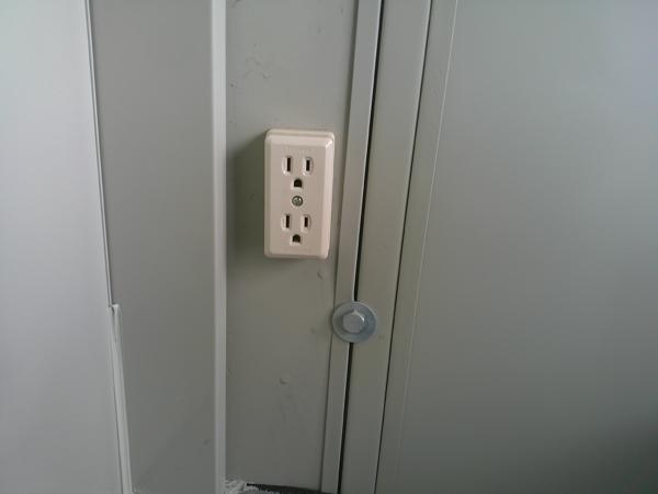 神奈川県小田原店/展示場の中古ユニットハウス・プレハブ・コンテナハウスCT-32J(2.16坪)の各設備のコンセント